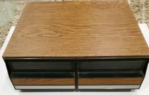 Estuche de almacenamiento en cinta de video casete VHS 2 cajones gabinete de madera sintética contiene 22 cintas - Imagen 1 de 7