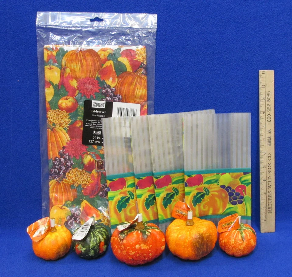 Mantel rectangular de acción de gracias otoño con papel maché calabaza calabazas bolsas de regalo Foto 1 de 3