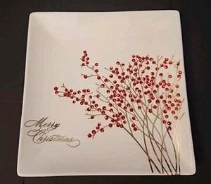 Nicole Miller Home Merry Christmas In Gold w/Red Berries Plate - Picture 1 of 5