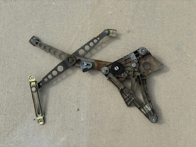 1267200546 F WINDOW REGULATOR LEFT W126 280SE 300SD 380SE 380SEL 500SE 500SEL - Image 1 of 2