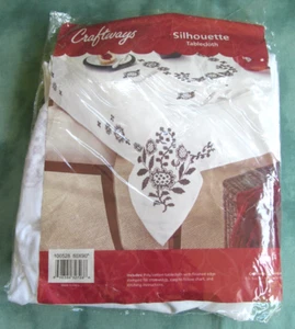 Craftworks "Silhouette" Tischdecke gestempelt für Kreuzstich 90" x 60" - Bild 1 von 2