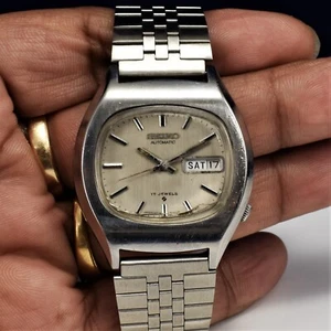 Vintage 1978 SEIKO 5 Date Day TV Dial Men Watch 17 J New Bracelet Keeps Time - Picture 1 of 7