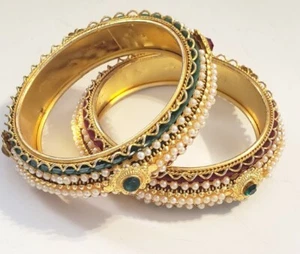 2 pulseras brazaletes en tono dorado con delantales sintéticos semillas - Imagen 1 de 8