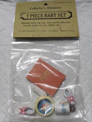 Vintage 1980 Shackman Dollhouse Miniature Baby Accessories In Original Packaging Foto 1 de 4