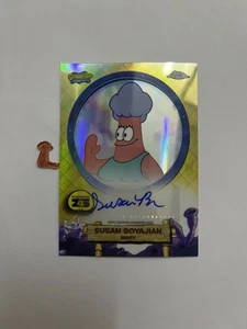 Pantalones cuadrados cromados Topps 2025 Bob Esponja 25th Susan Boyajian Mary Auto #SA-SB - Imagen 1 de 2
