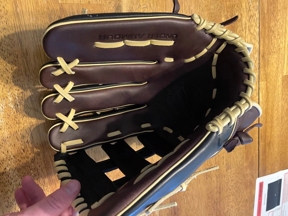 guante de béisbol under armor 12 3/4 Foto 1 de 3