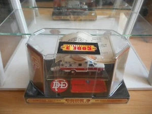 Code 3 1999 Ambulance Ford F-350 Dallas Fire Department in weiß auf 1:64 in Box - Bild 1 von 3