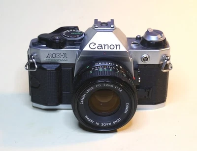 Canon AE-1 Program 35mm mit Objektiv - Bild 1 von 4