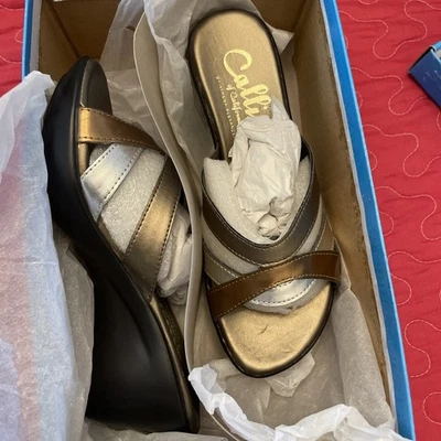 Sandálias femininas Callisto of California Jet metálicas tamanho 5M nova na caixa - Imagem 1 de 3