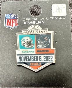 MIAMI DOLPHINS CHICAGO BEARS PIN GAMEDAY 11/6/2022 SOLDIER FIELD NFL FOOTBALL - Picture 1 of 2