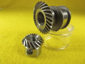 Máquina de coser SINGER ENGRANAJES de acero brazo superior vertical 170122 y rueda de mano con desplazamiento - Imagen 1 de 4