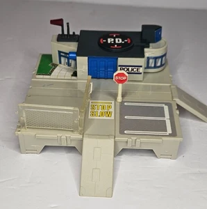 Micro Machines Travel City Polizeistation Spielset unvollständig - Bild 1 von 9