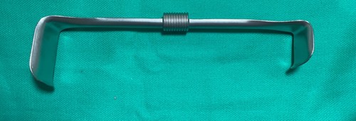 V. Mueller SU3490- Richardson Eastman Dual End Retractors (Blade 1.5