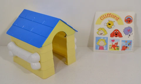 RARE 2003 Action Figure Dog House 4" McDonald's EUROPE Clifford The Big Red Dog Cover