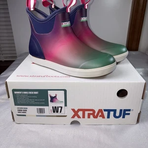 Xtratuf Damen Stiefelette Größe W7 Lila Aurora Explorer Grade Neu im Karton - Bild 1 von 9