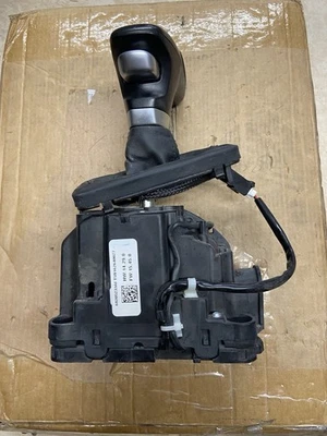 CARGADOR DODGE 15-23 TRANSMISIÓN AUTOMÁTICA PISO PALANCA DE CAMBIOS BISEL 68205233AI OEM Foto 1 de 4