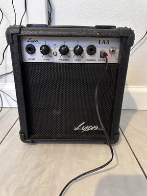 COMBO INALÁMBRICO AMPLIFICADOR GUITARRA ELÉCTRICA LYON BATERÍA 9V Modelo LA5 Foto 1 de 4