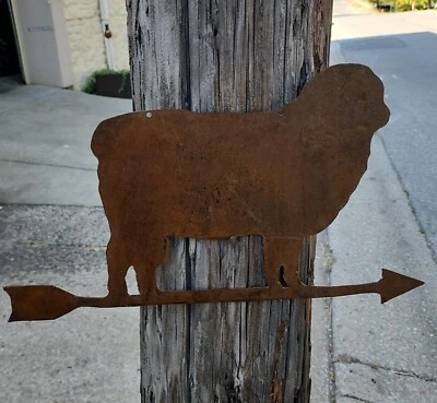 METAL RUSTIC WALL DECOR SHEEP ON A ARROW - Image 1 of 3