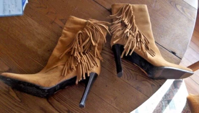 Predictions 皮革系列棕褐色麂皮绒条纹高跟短靴 - 尺寸 8.5 可爱! — 第 1/4 张图片