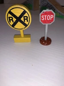 THOMAS the TANK ENGINE BRIO WOODEN SET COMPATIBLE ROAD SIGNS Lot Of 2 - Picture 1 of 1