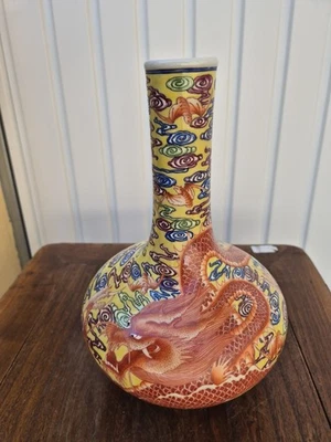 Ancien vase chinois à décor de dragon – fond jaune émaillé – marque Guangxu  - Photo 1/4