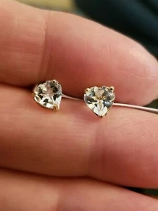 1.63 CT WHITE TOPAZ 10KT SOLID YELOW GOLD TINY HEART EARRINGS STUD - Picture 1 of 11