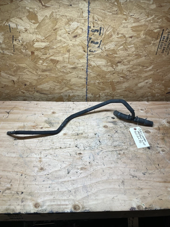 Audi Q7 2013 3,0 L manguera de desbordamiento de refrigerante 7L0122447 Foto 1 de 3