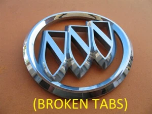 05 06 07 EMBLEMA REJILLA DELANTERA BUICK TERRAZA LOGOTIPO INSIGNIA LETRERO USADO FABRICANTE DE EQUIPOS ORIGINALES A27855 - Imagen 1 de 2