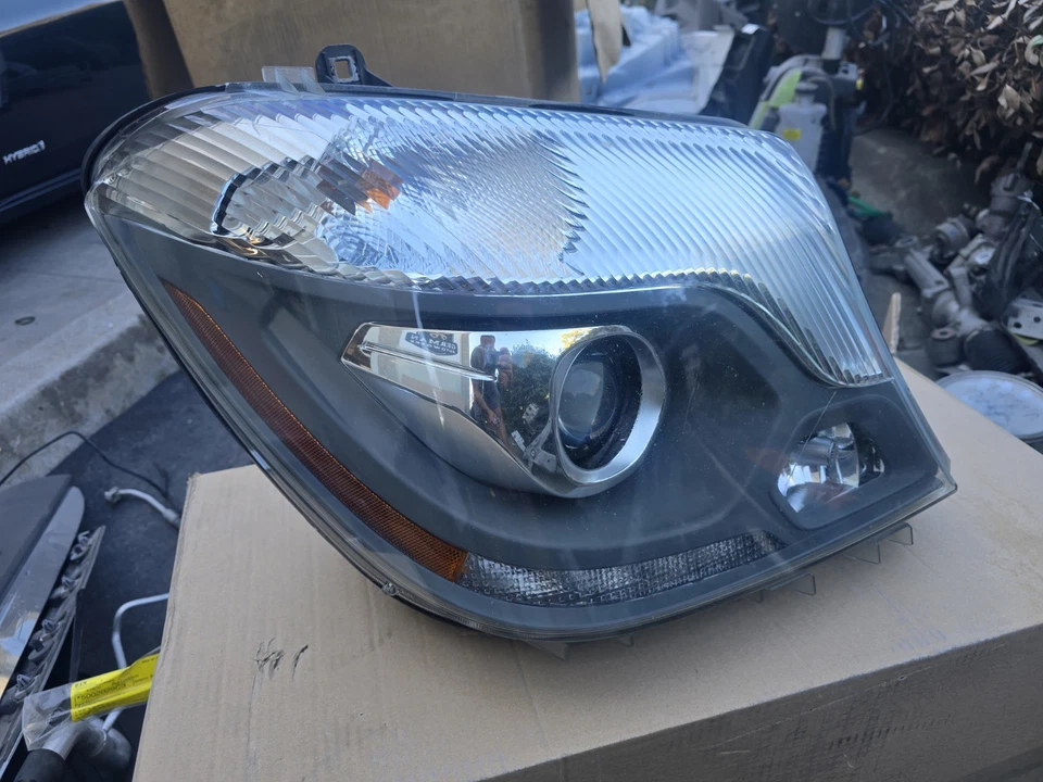 14 15 16 MERCEDES SPRINTER 2500 3500 FARO LADO DERECHO PASAJERO OCULTO OEM  Foto 1 de 4
