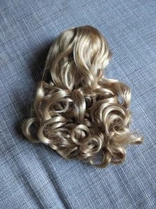 Truly Me 125 parrucca una bionda capelli ricci bambola ragazza americana quercia ricambio personalizzato - Foto 1 di 7