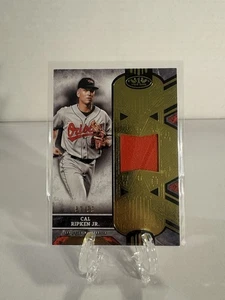 2025 Topps Tier One Cal Ripken Jr #T1LR-CR Legends Relic Gold Foil  /99 (Z) - Picture 1 of 2