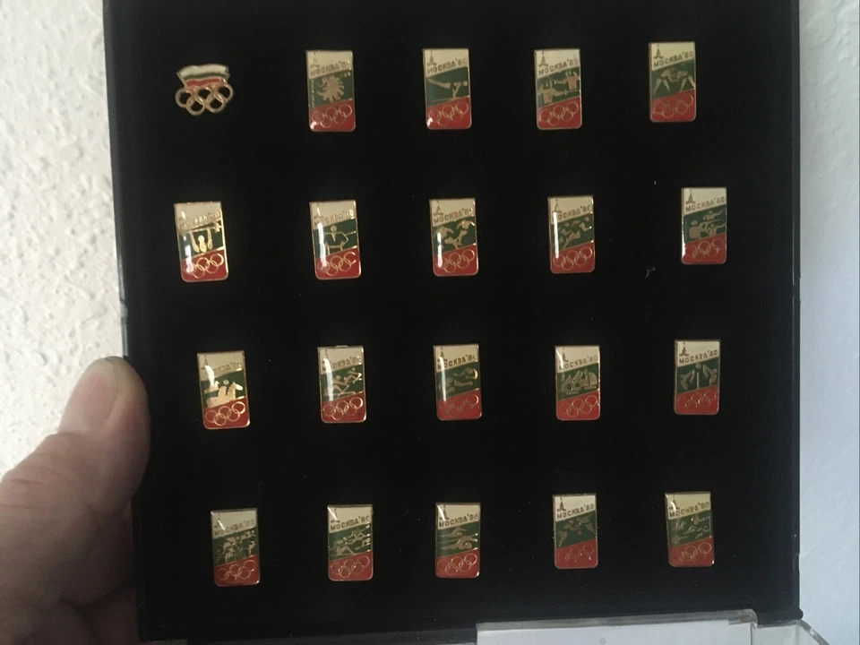 1980 Moscow Olympic NOC Bulgaria Delegation Set of 20  Pin Badges - Image 1 of 4
