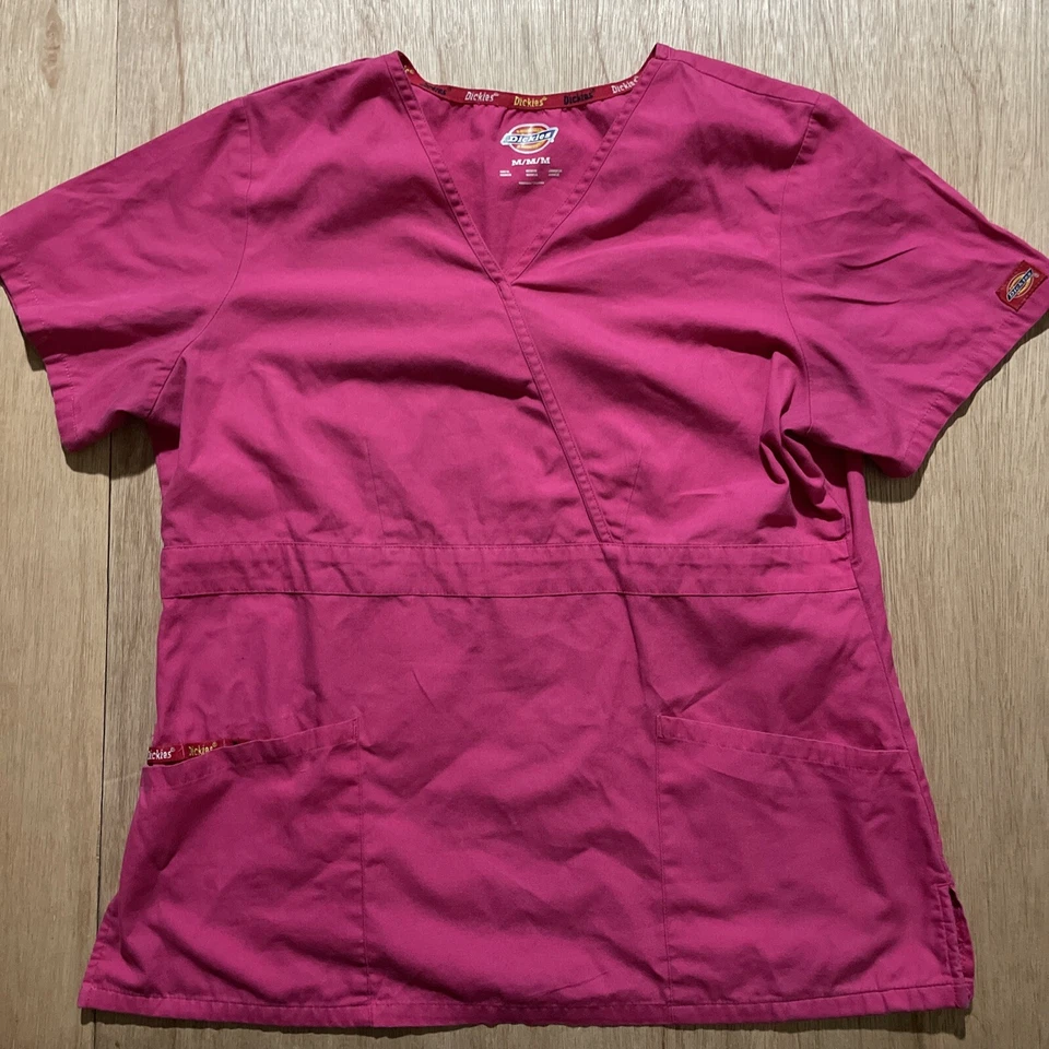 Dickies 中号男女通用磨砂上衣粉色 V 领口袋护理医用制服 — 第 1/4 张图片