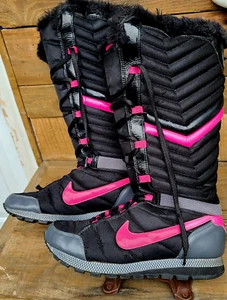 Nike Apres Sky High Black Pink Lace Up Puffer Snow Boots 414950-002 Women's 11 - Picture 1 of 16