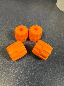 Lego Menge 4 orange Hartplastik Räder (22 mm T. x 24 mm) - Bild 1 von 1