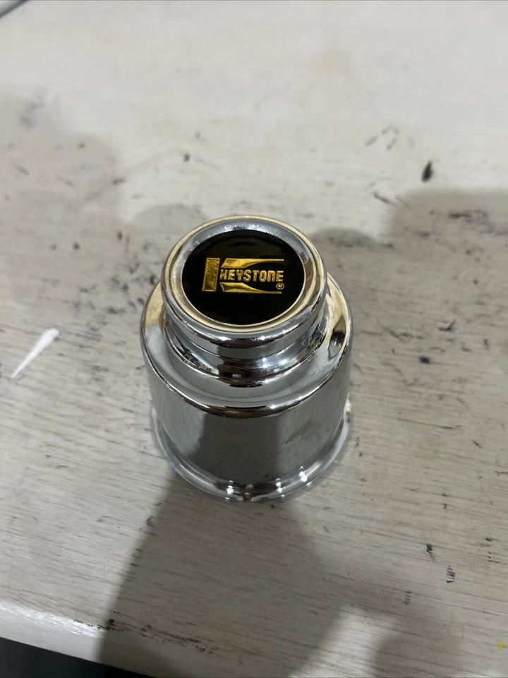 Tampa central de roda cromada Keystone estilo push through aro 205619 - Imagem 1 de 4