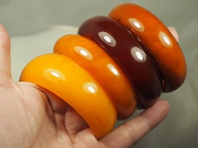 4 BRACELETS VINTAGE BAKELITE BANGLE 164GR - Photo 1/4