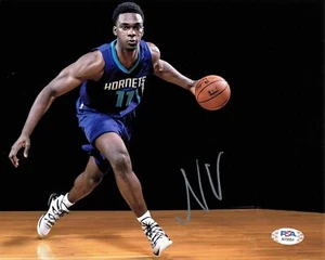 Noah Vonleh signed 8x10 photo PSA/DNA Charlotte Hornets Autographed - Picture 1 of 1