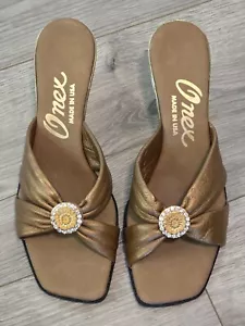 NEW Onex Dress Sandals Rhinestones Gold 2.5" Heel Size 5.5 - Picture 1 of 4