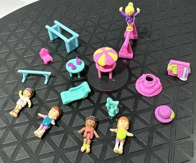Vintage 1995 Bluebird Polly Pocket Pollyville Pop Up Party Clubhouse Figs &Accs - Image 1 of 4