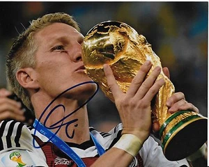 BASTIAN SCHWEINSTEIGER "CHICAGO FIRE" WORLD CUP SIGNED 8X10 BILD *COA 2 - Bild 1 von 1