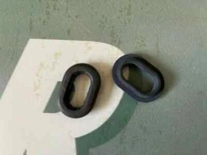 Land Rover Discovery 1 Genuine grille mounting grommet MXC1552 x 2, New Unused - Picture 1 of 1