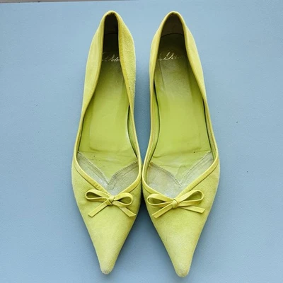 Planos planos de gamuza verde menta estilo Miss V de Valentino Garavani. Talla 8,5 Hecho en Italia Foto 1 de 3