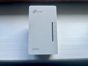 TP-LINK AV600 Powerline Wifi Extender TL-WPA4220 - Photo 1/2