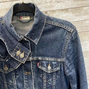 Vintage Levi's Womens M Jean Jacket Red Tab 90's Y2K Button Up Med Wash Trucker - Picture 1 of 11