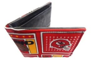 Portafoglio uomo bi-fold con motivo NFL "KENTUCKY CHIEFS", tessuto cotone, nuovo, raro - Foto 1 di 2