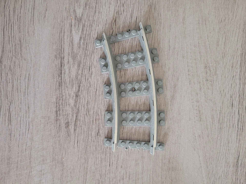 LEGO rails 9v courbé  4520 - Photo 1/1