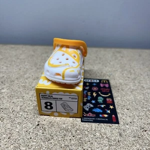 2024 McDonalds Mini Crocs Schlüsselanhänger Happy Meal Spielzeug #8 Neu im Karton - Bild 1 von 4
