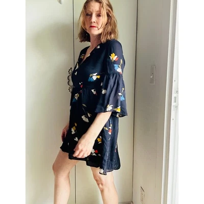 Vestido Joie Avari Seda Boho Bebé Muñeca Negro Estampado Floral Mini Mangas Campana Talla Pequeña Foto 1 de 4