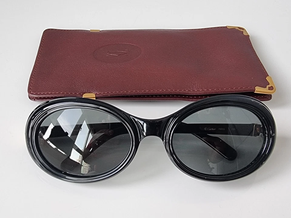 GAFAS DE SOL VINTAGE CARTIER FRISSON OVALADAS CHAPADAS EN NEGRO Y ORO PARA MUJER CON ESTUCHE 1990 Foto 1 de 4